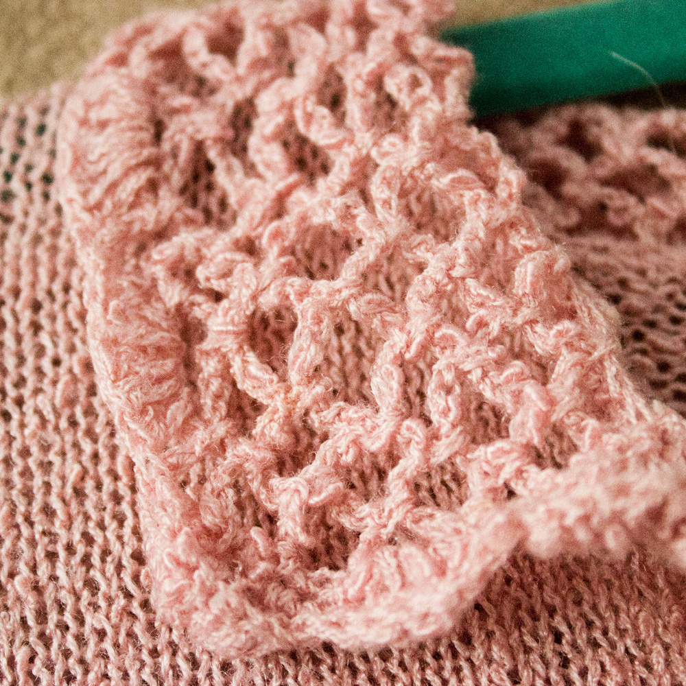 SOLD Pink embroidered flowers sweater Vintage - Picture 6 of 7